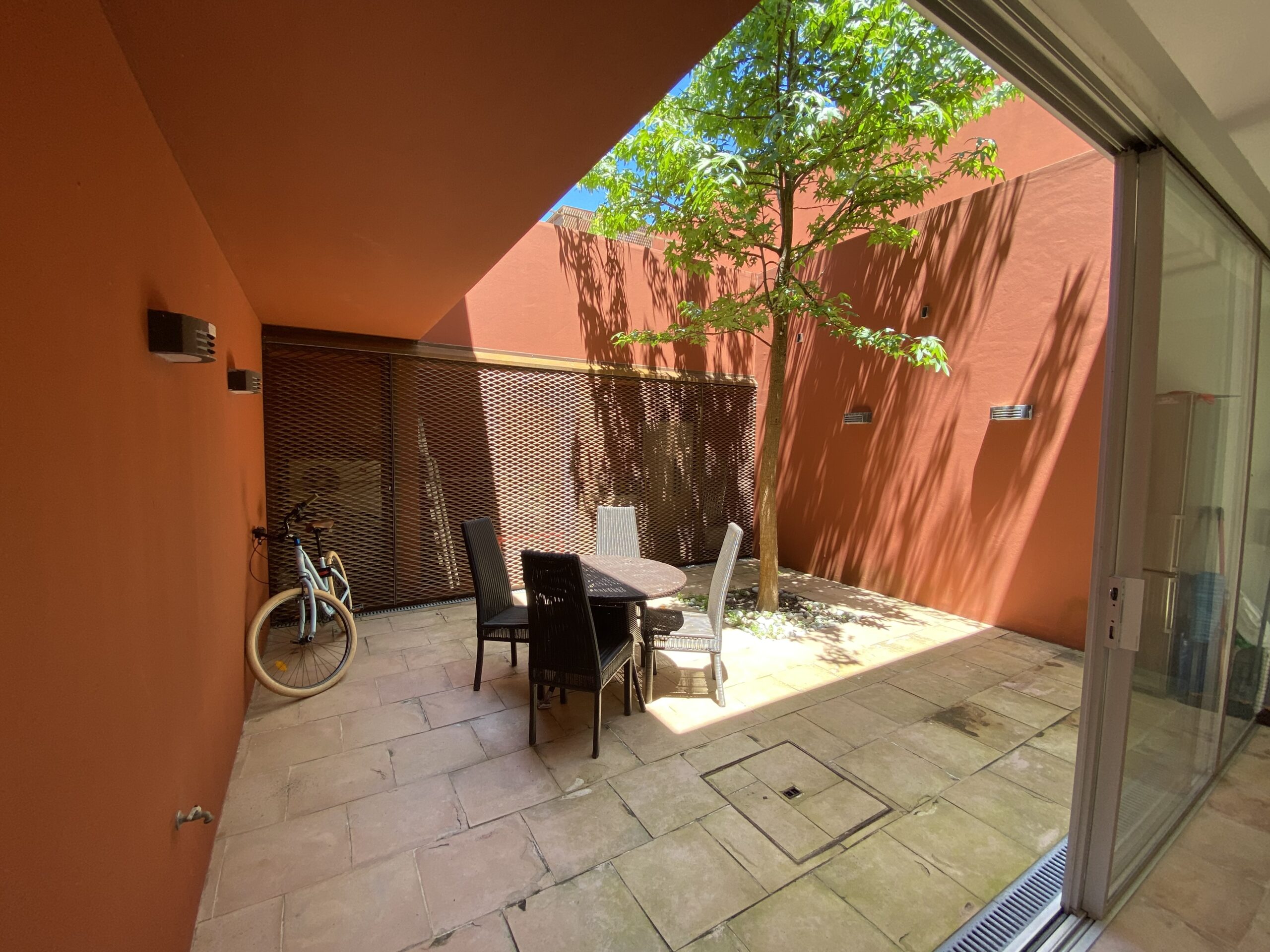 As 25 Moradias em Banda “Rusty Gate” de Byrne no Bom Sucesso