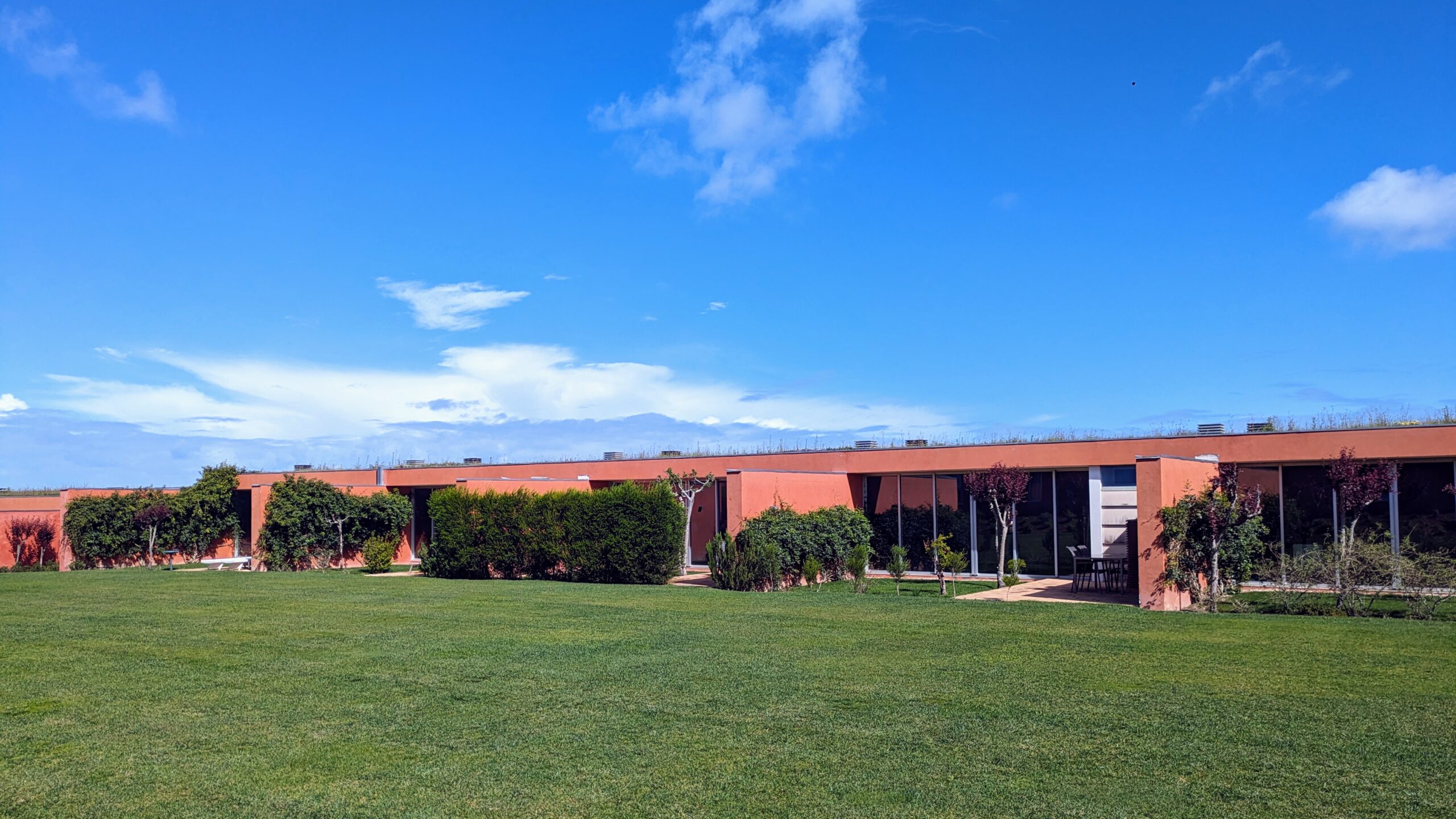 As 27 Moradias em Banda de Moreira no Bom Sucesso