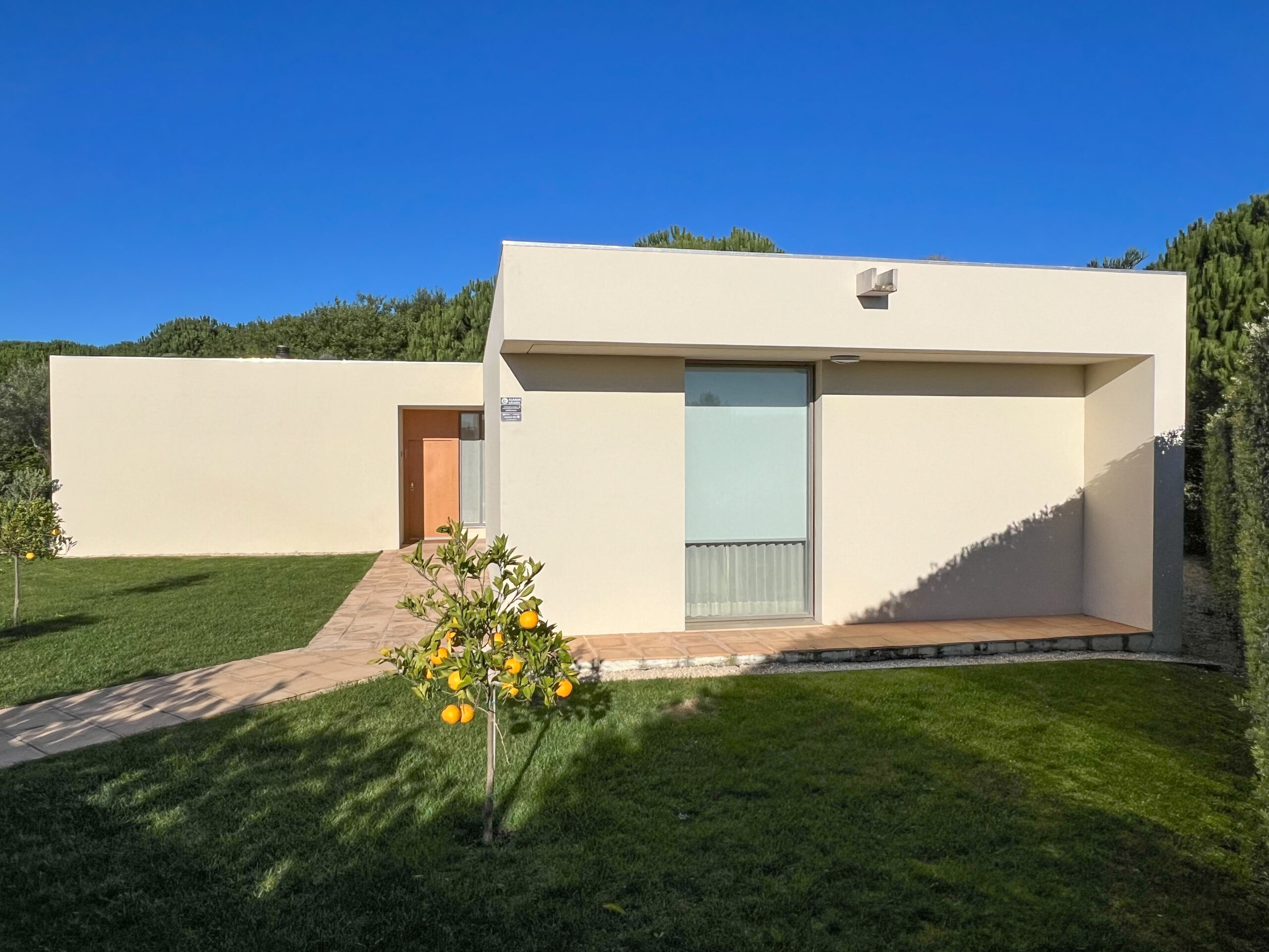 Menezes e Bastos’ 3 Moradias C no Bom Sucesso