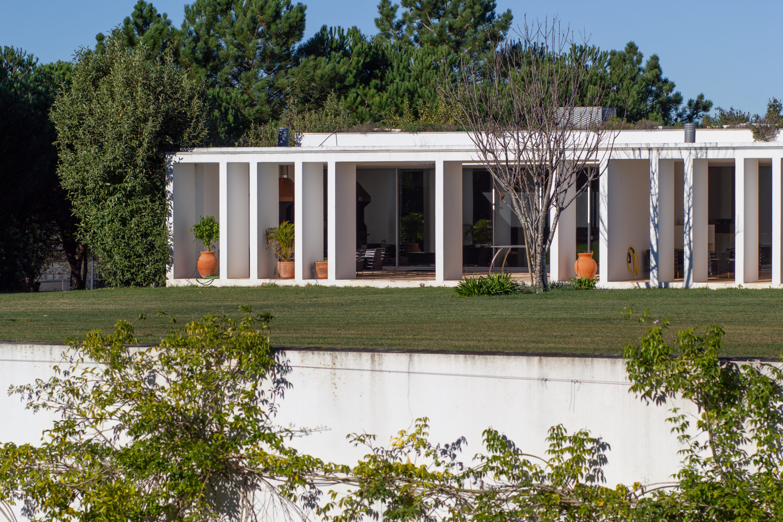 Graça Moura’s 12 Row Houses at Bom Sucesso – Bar Code 2