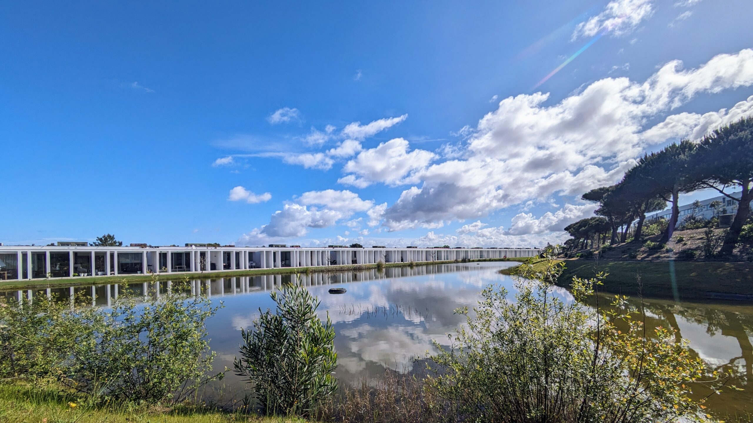 Graça Moura’s 30 Row Houses at Bom Sucesso- Bar Code 1